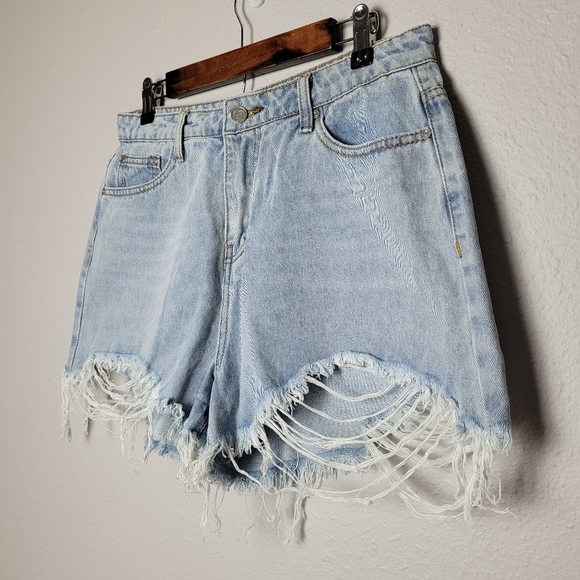 Missguided Extreme Rip Hem High Waist Shorts 10 - Picture 4 of 11